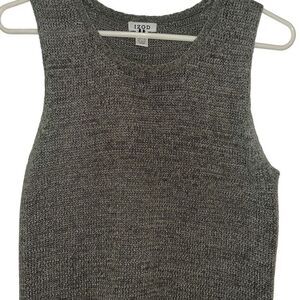 IZOD Gray Scoop Neck Knit Sleeveless Sweater Vest Ladies Medium